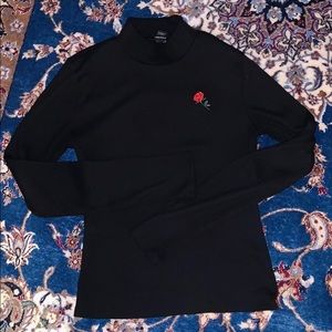 Forever 21 long sleeve ribbed embroided rose top